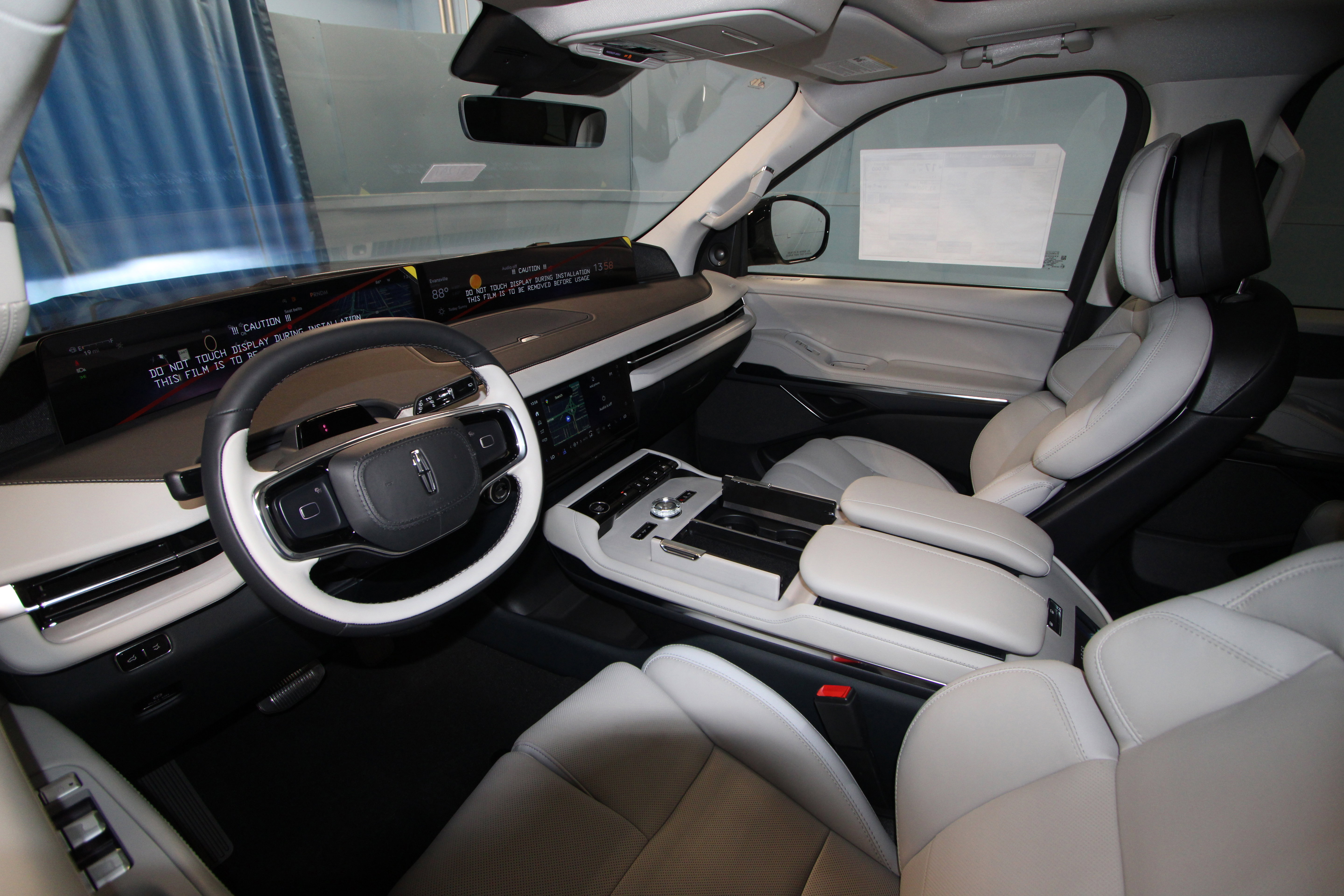 New 2025 Lincoln Navigator L Reserve image 2