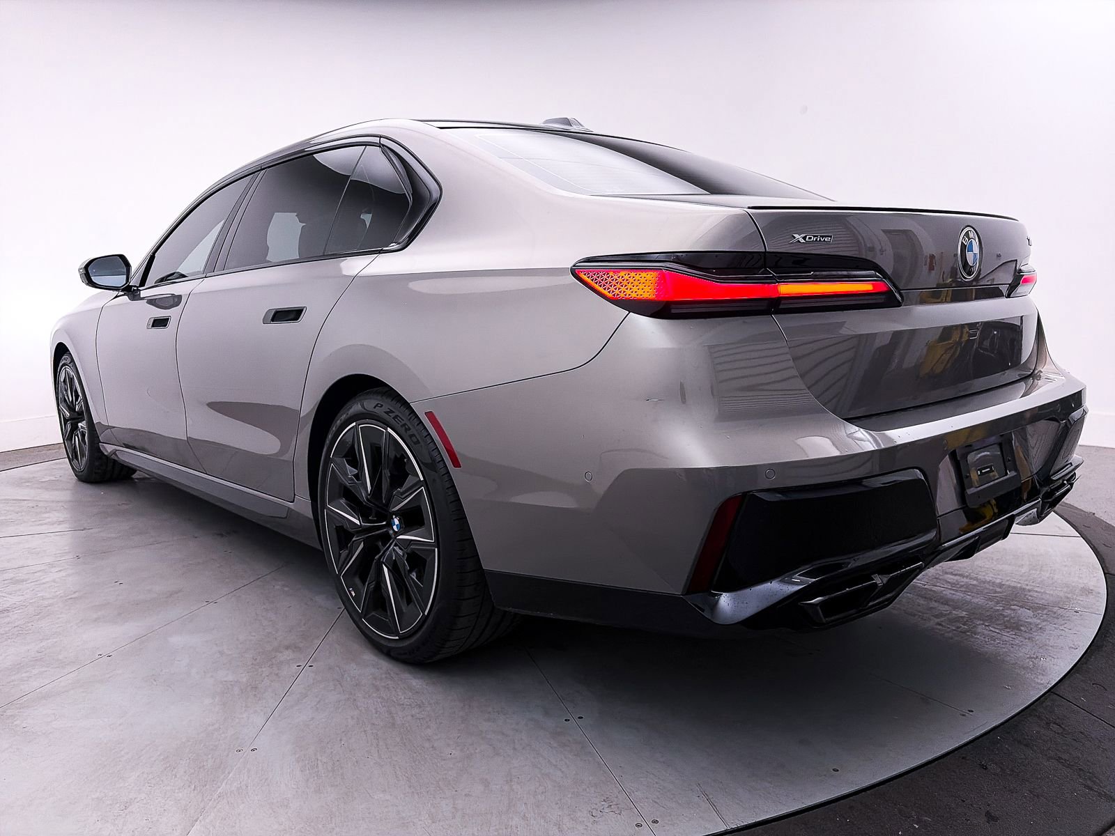 Used 2024 BMW 760i xDrive AWD/4WD image 16