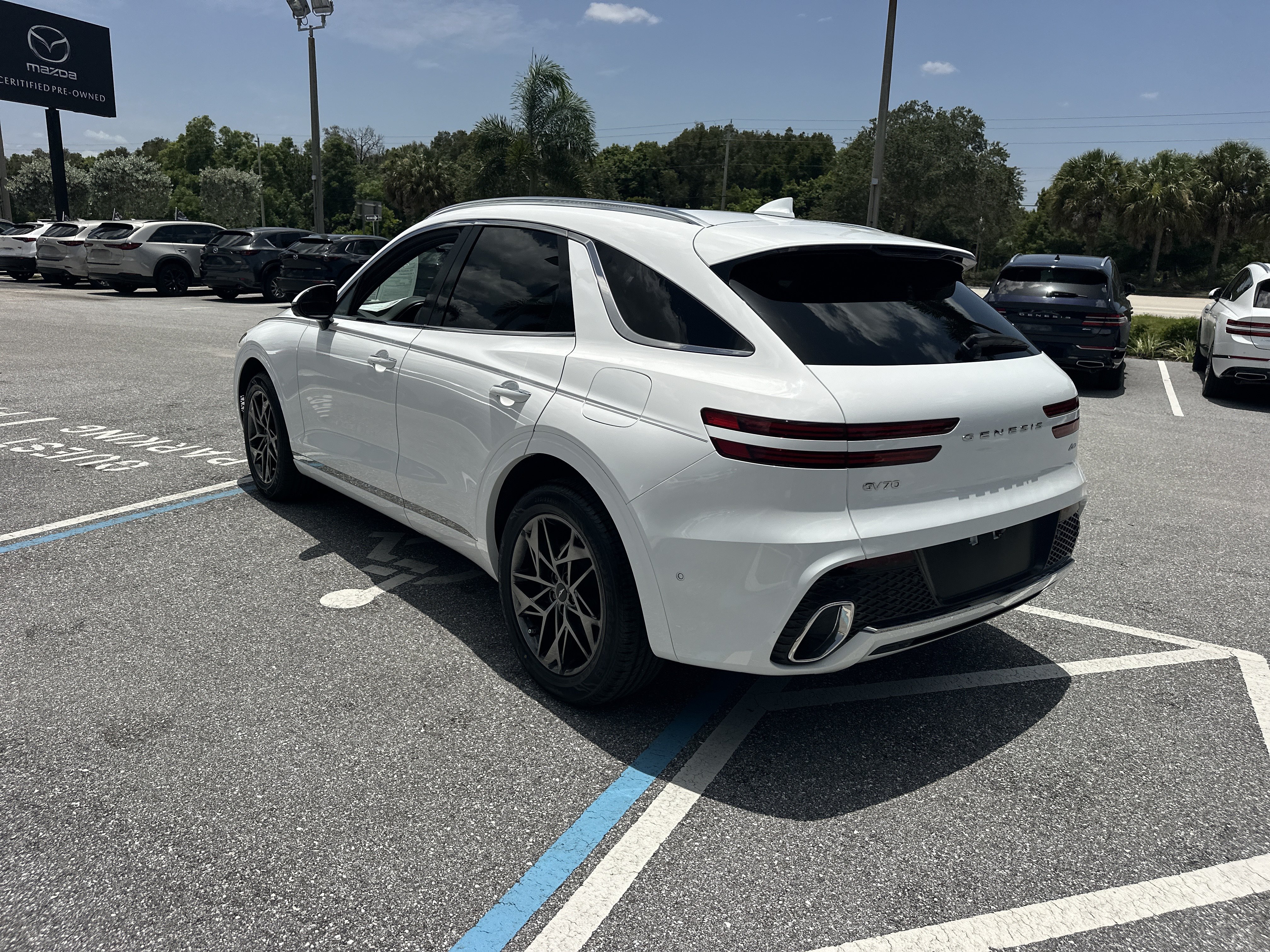 Certified 2022 Genesis GV70 2.5T w/ Advanced Package AWD/4WD image 9