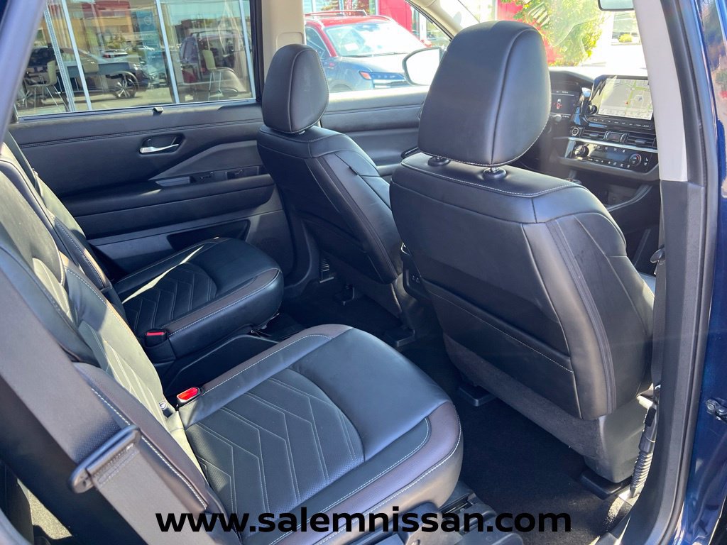 Used 2024 Nissan Pathfinder Platinum AWD/4WD image 22