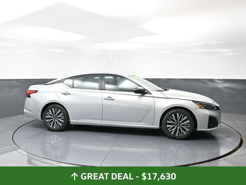 Used 2024 Nissan Altima 2.5 SV image 4