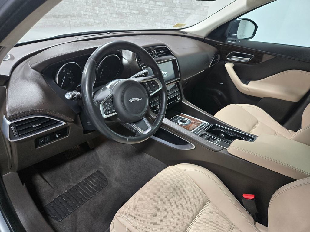 Used 2020 Jaguar F-PACE Prestige AWD/4WD image 13