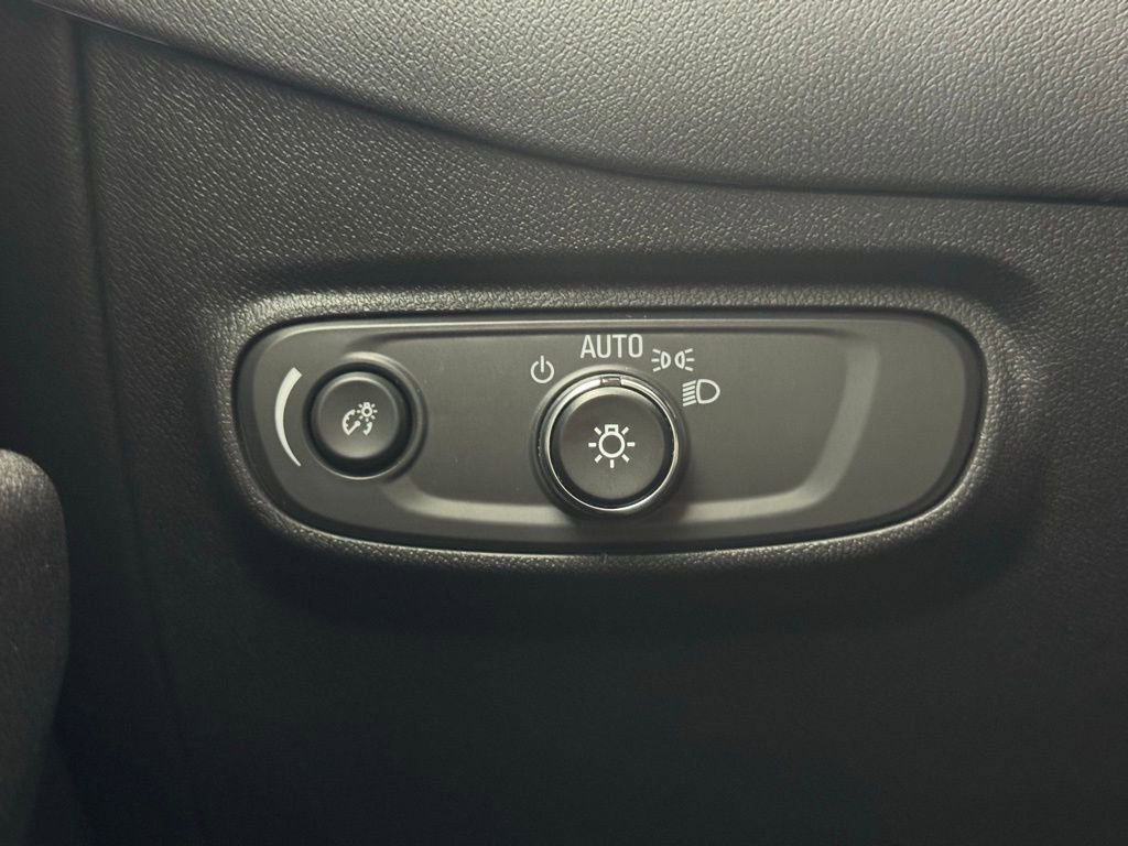 Used 2023 Chevrolet Equinox LS w/ LS Convenience Package image 19