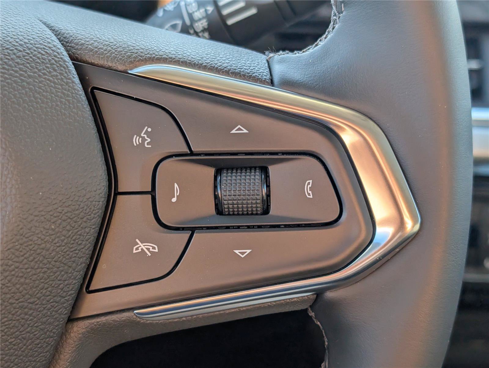 New 2026 Chevrolet Trax LT w/ Driver Confidence Package FWD image 25