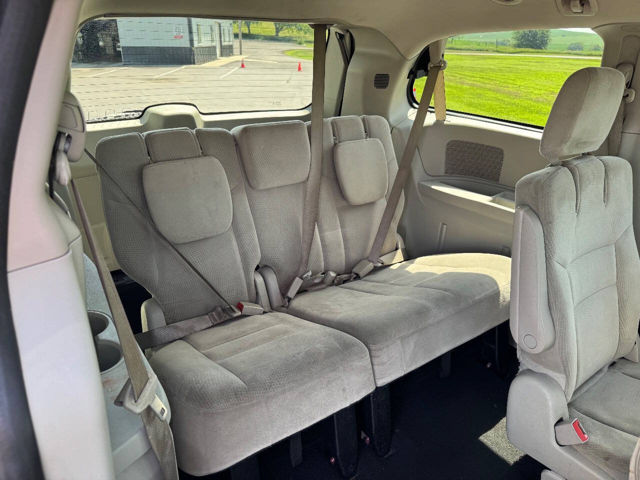 Used 2016 Dodge Grand Caravan SXT FWD image 12