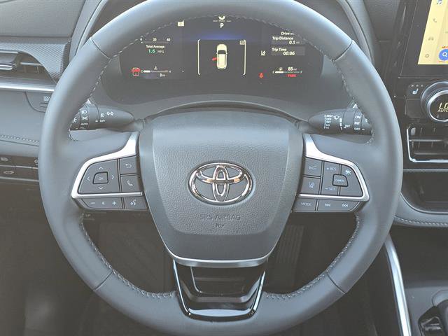 New 2026 Toyota Highlander XSE image 18