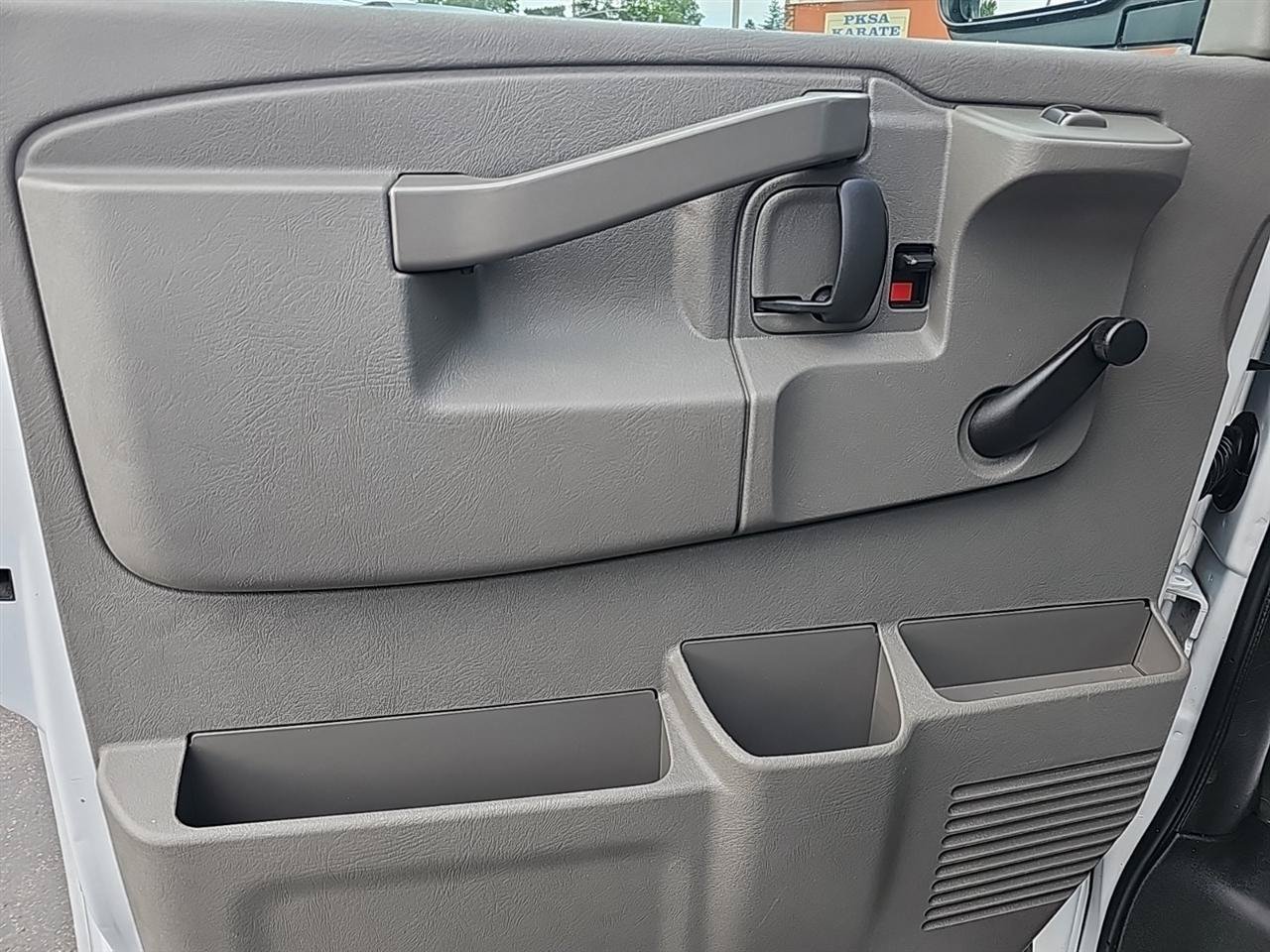 Used 2019 Chevrolet Express 2500 RWD image 9