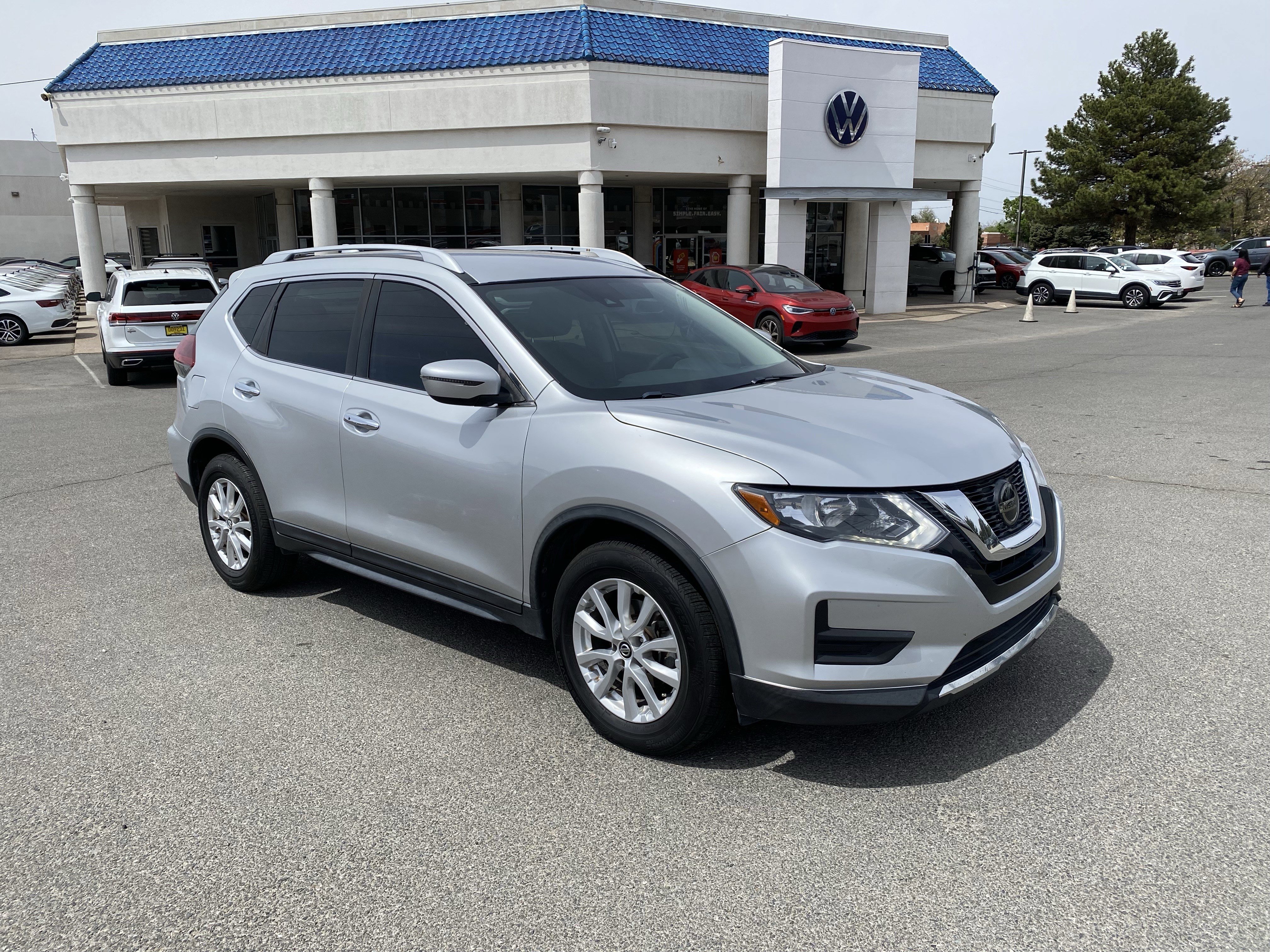 Used 2020 Nissan Rogue SV FWD image 38