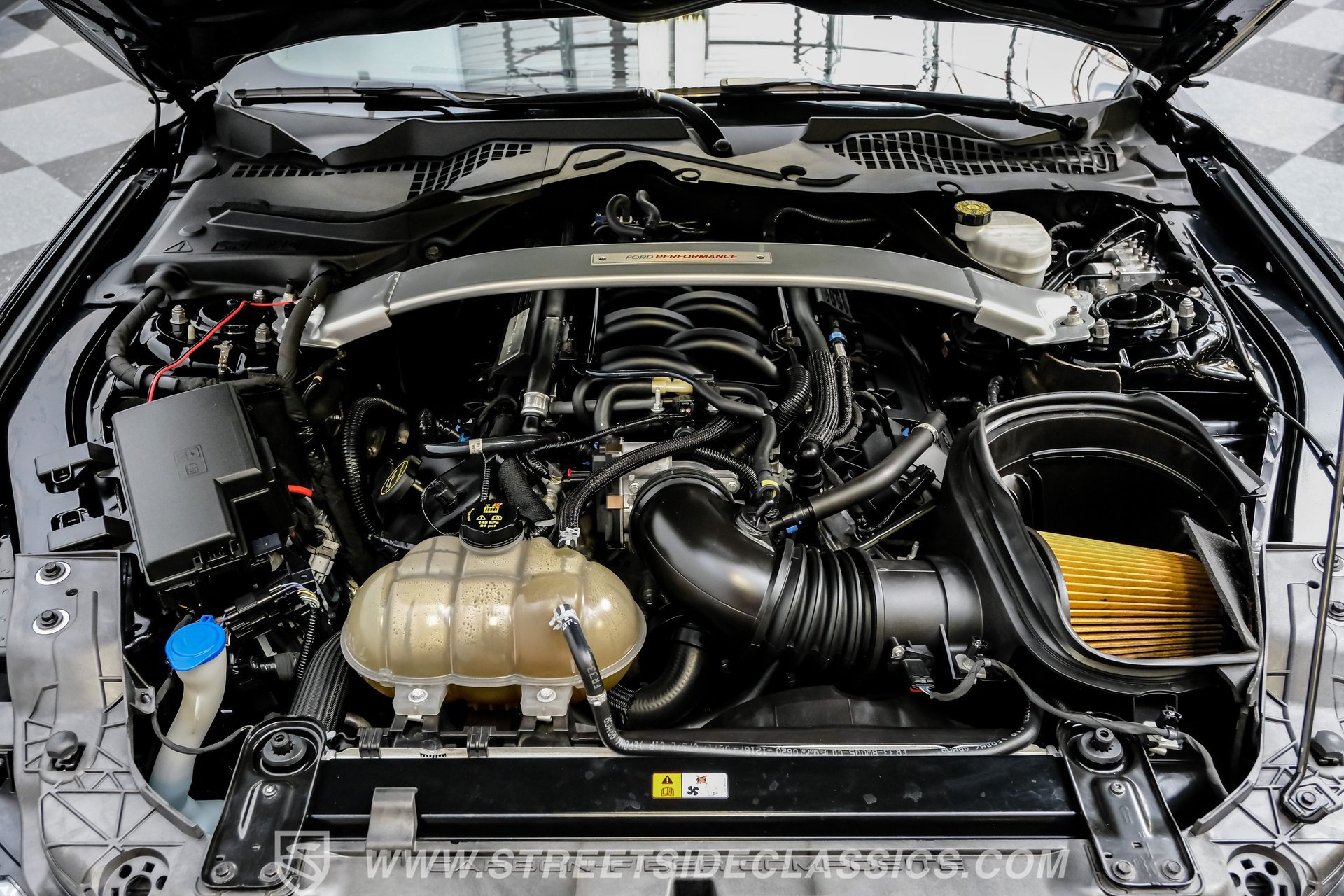 Used 2020 Ford Mustang Shelby GT350R w/ GT350R Equipment Group 920A RWD image 38