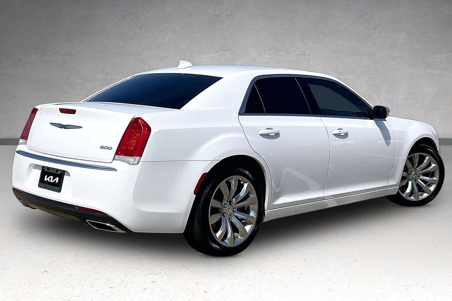 Used 2018 Chrysler 300 Touring w/ Chrome Appearance Package RWD image 20