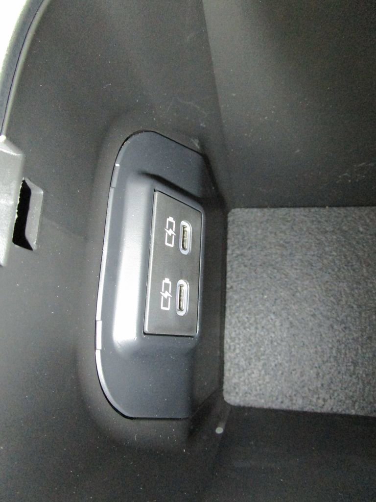 Used 2025 Toyota RAV4 Limited image 35