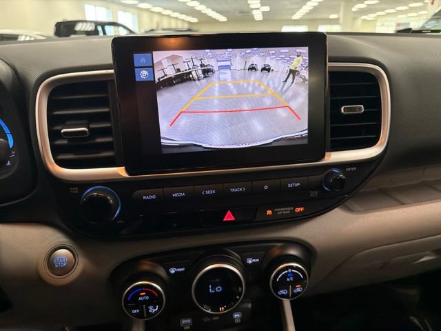Used 2025 Hyundai Venue SEL FWD image 19