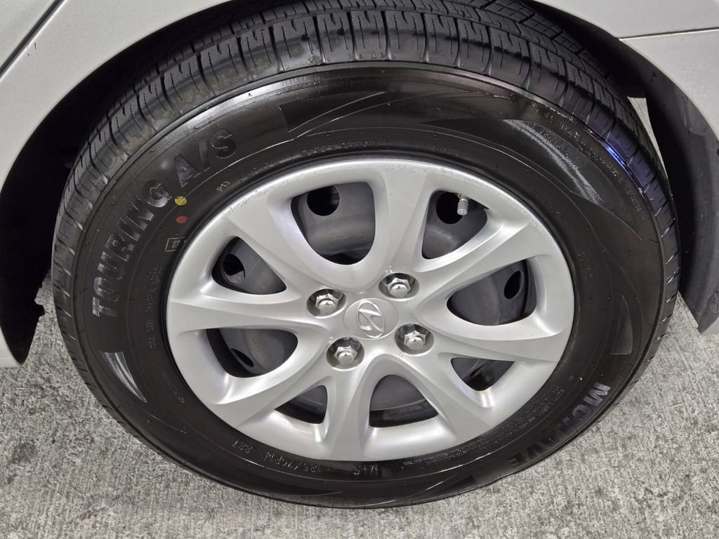 Used 2014 Hyundai Accent GLS image 13