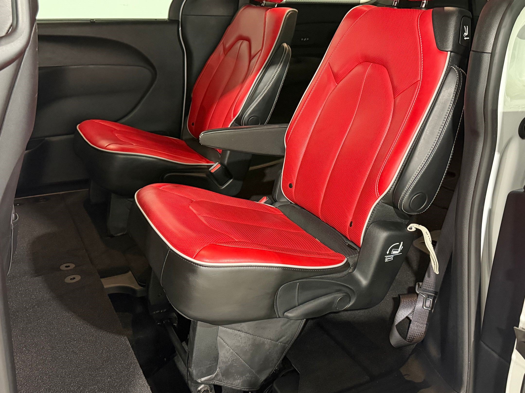 Used 2020 Chrysler Pacifica Limited w/ Quick Order Package 27H Red S FWD image 40