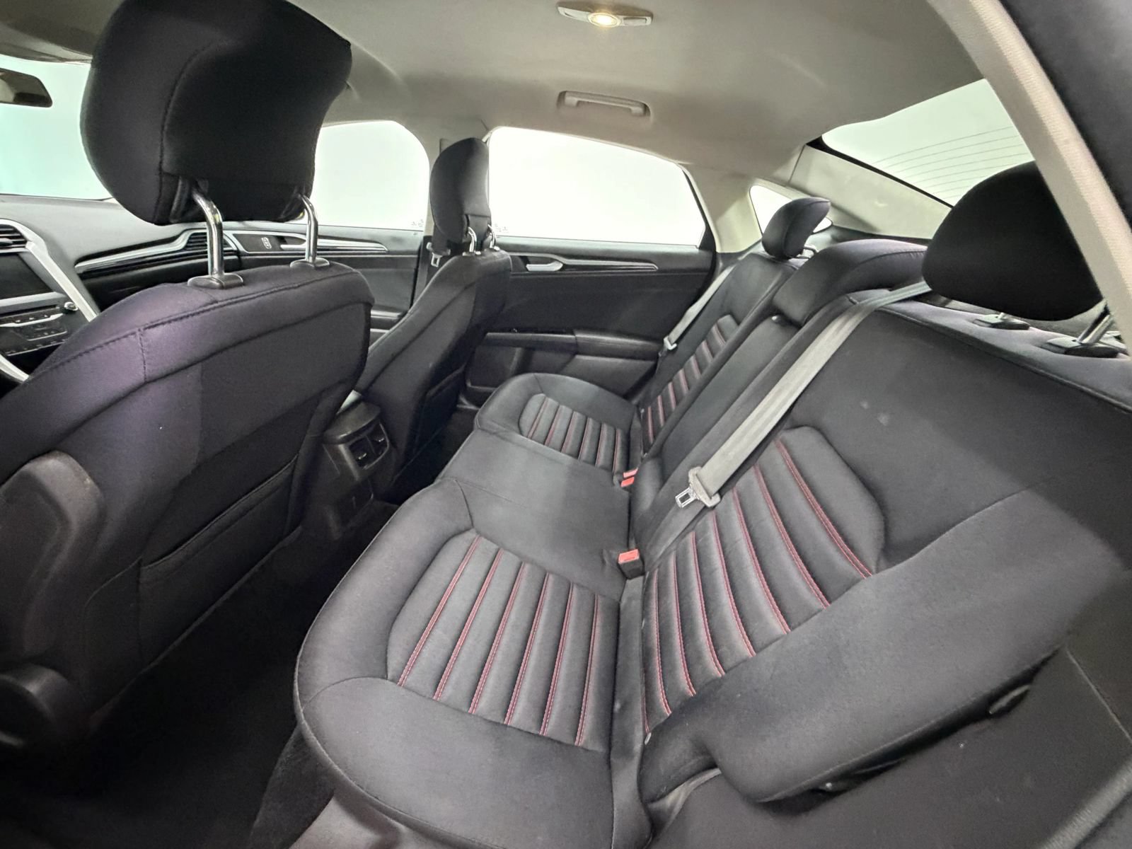 Used 2014 Ford Fusion SE FWD image 16