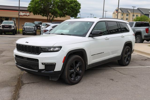 Used 2022 Jeep Grand Cherokee L Limited w/ Black Appearance Package AWD/4WD image 3