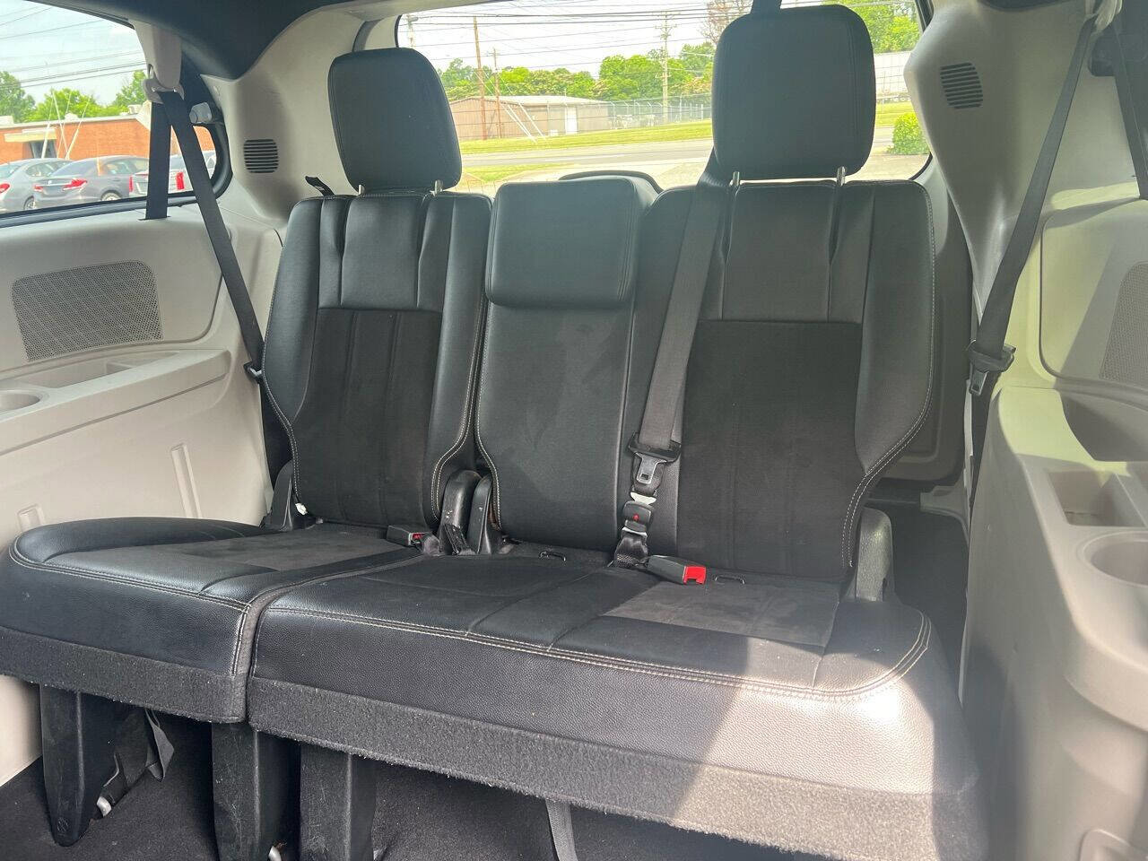 Used 2019 Dodge Grand Caravan SXT image 15