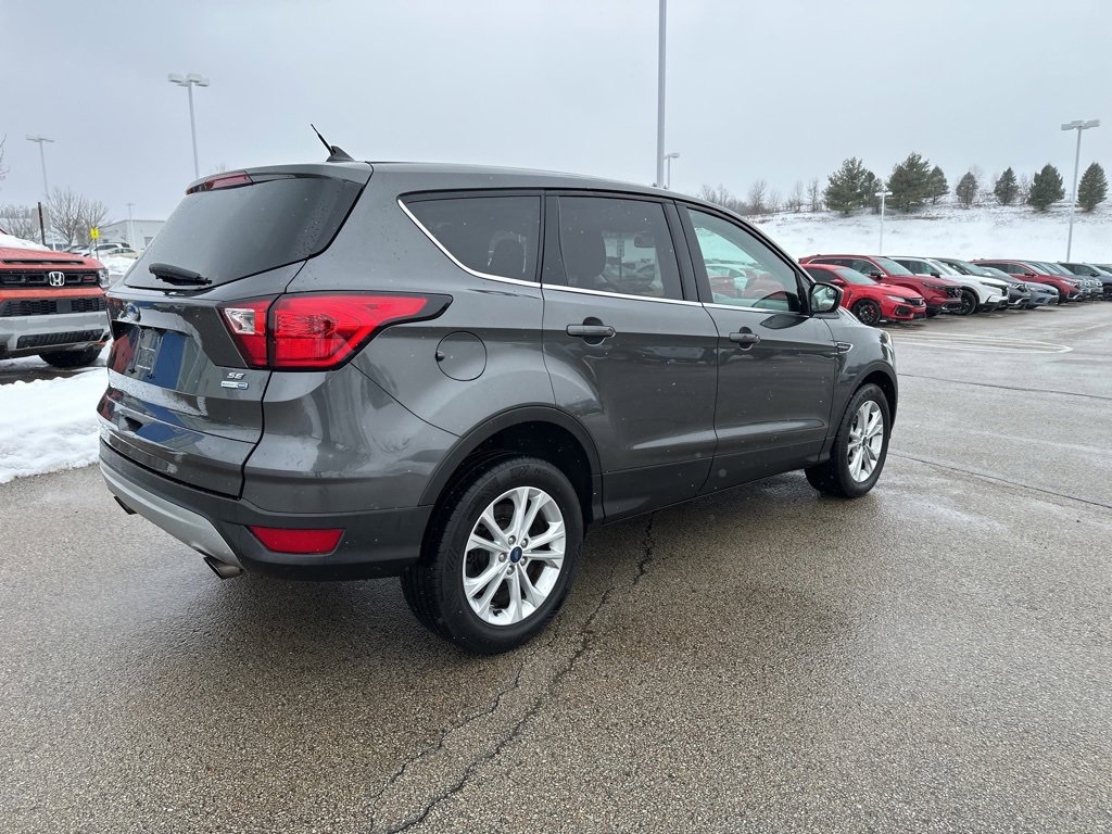 Used 2019 Ford Escape SE image 3