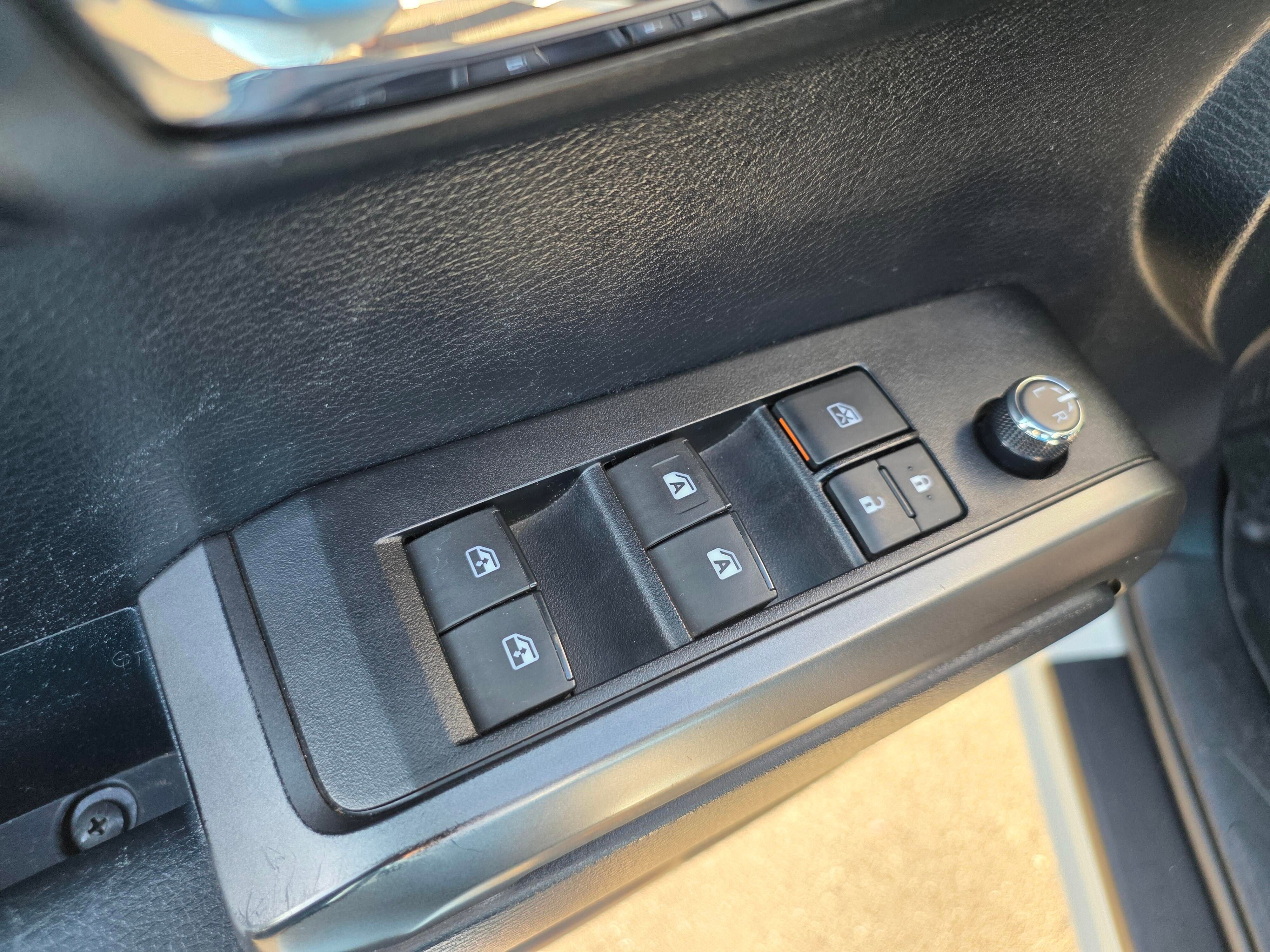 Used 2018 Toyota Tacoma TRD Off-Road w/ Technology Package AWD/4WD image 24