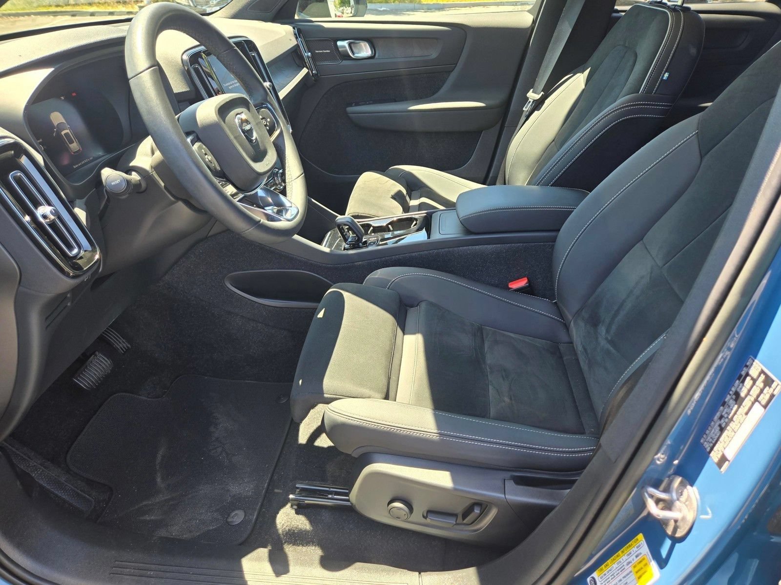 Certified 2023 Volvo XC40 Recharge Ultimate AWD/4WD image 14