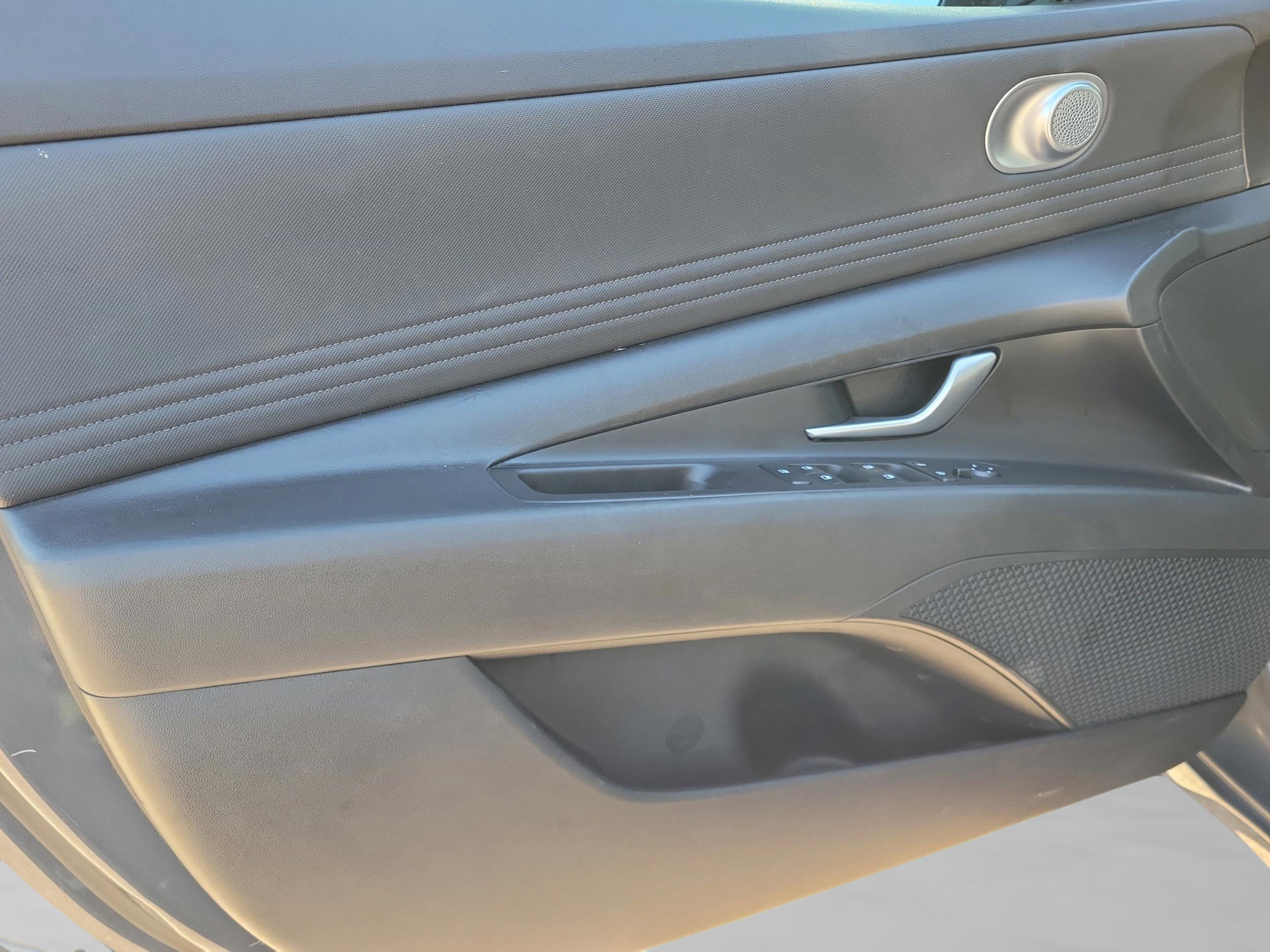 Used 2023 Hyundai Elantra SEL w/ Convenience Package image 14