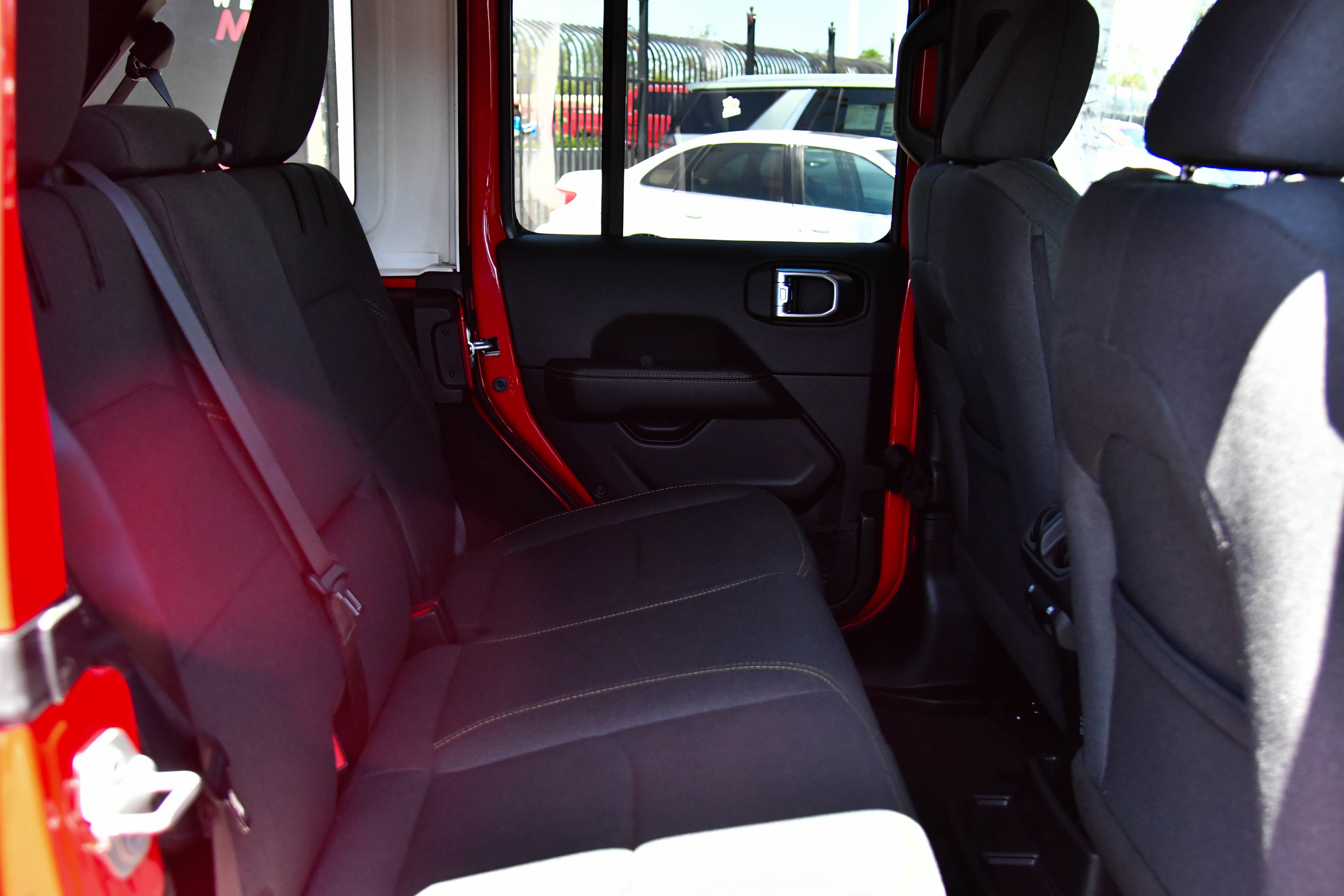 Used 2025 Jeep Wrangler Unlimited Sahara AWD/4WD image 43