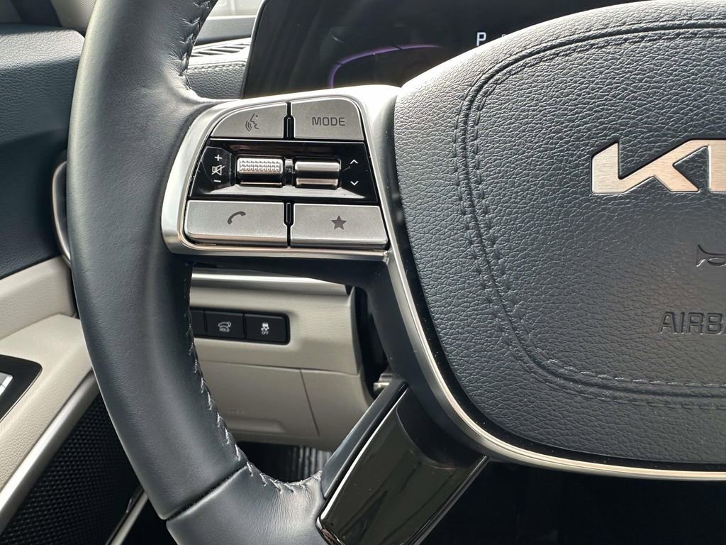 Used 2024 Kia Telluride EX w/ EX Captain's Chair Package image 13