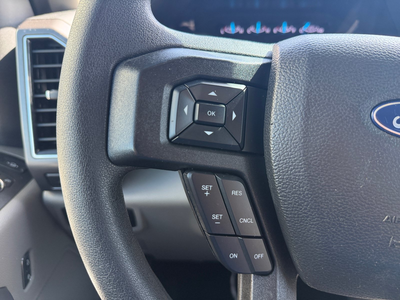 Used 2022 Ford F250 XLT w/ XLT Premium Package AWD/4WD image 18