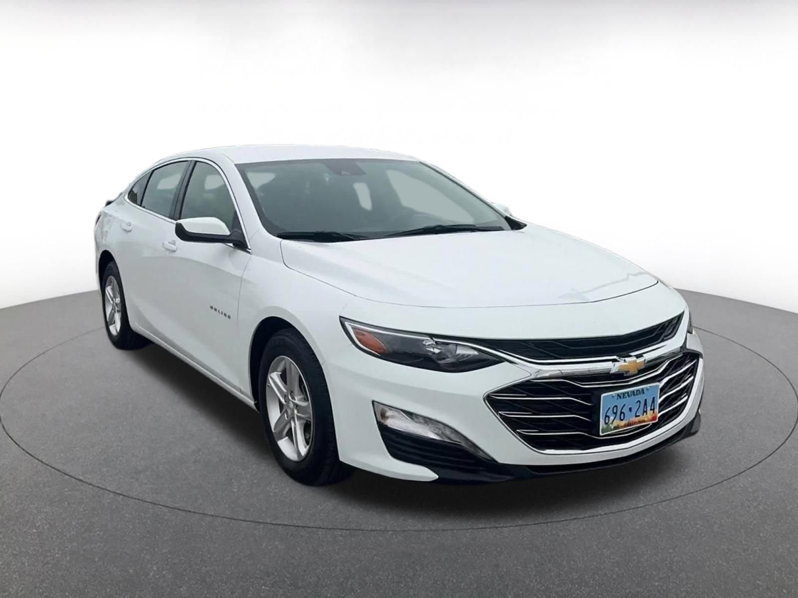 Used 2024 Chevrolet Malibu LT image 3