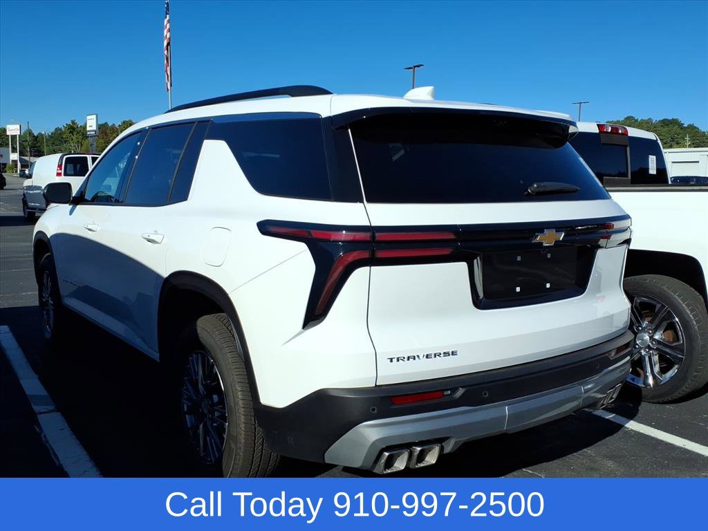 Used 2026 Chevrolet Traverse LT w/ Driver Confidence Package FWD image 4