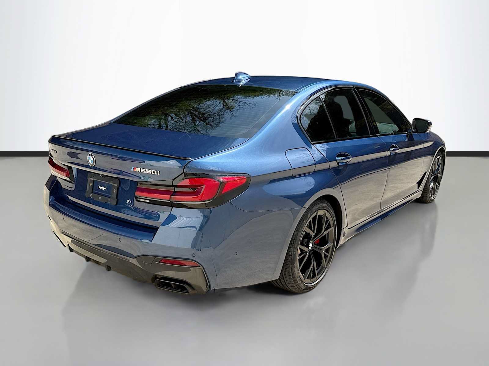 Used 2023 BMW M550i xDrive w/ Executive Package AWD/4WD image 3