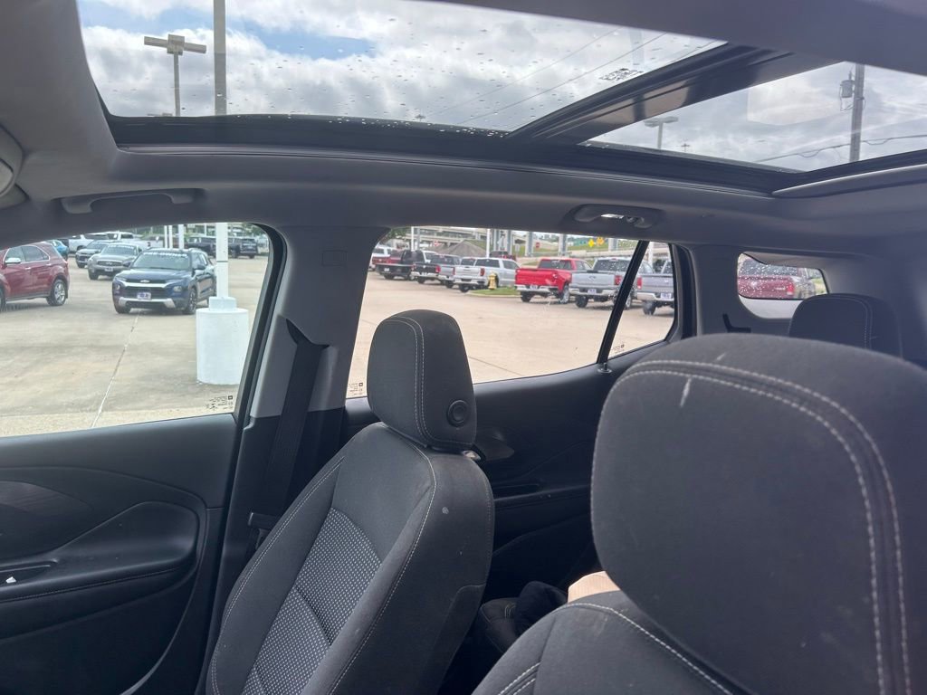 Used 2022 GMC Terrain SLE w/ Driver Convenience Package FWD image 7