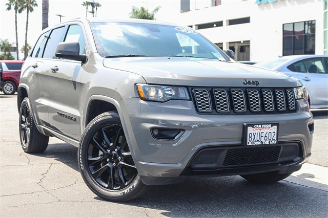 Used 2021 Jeep Grand Cherokee Laredo X image 2