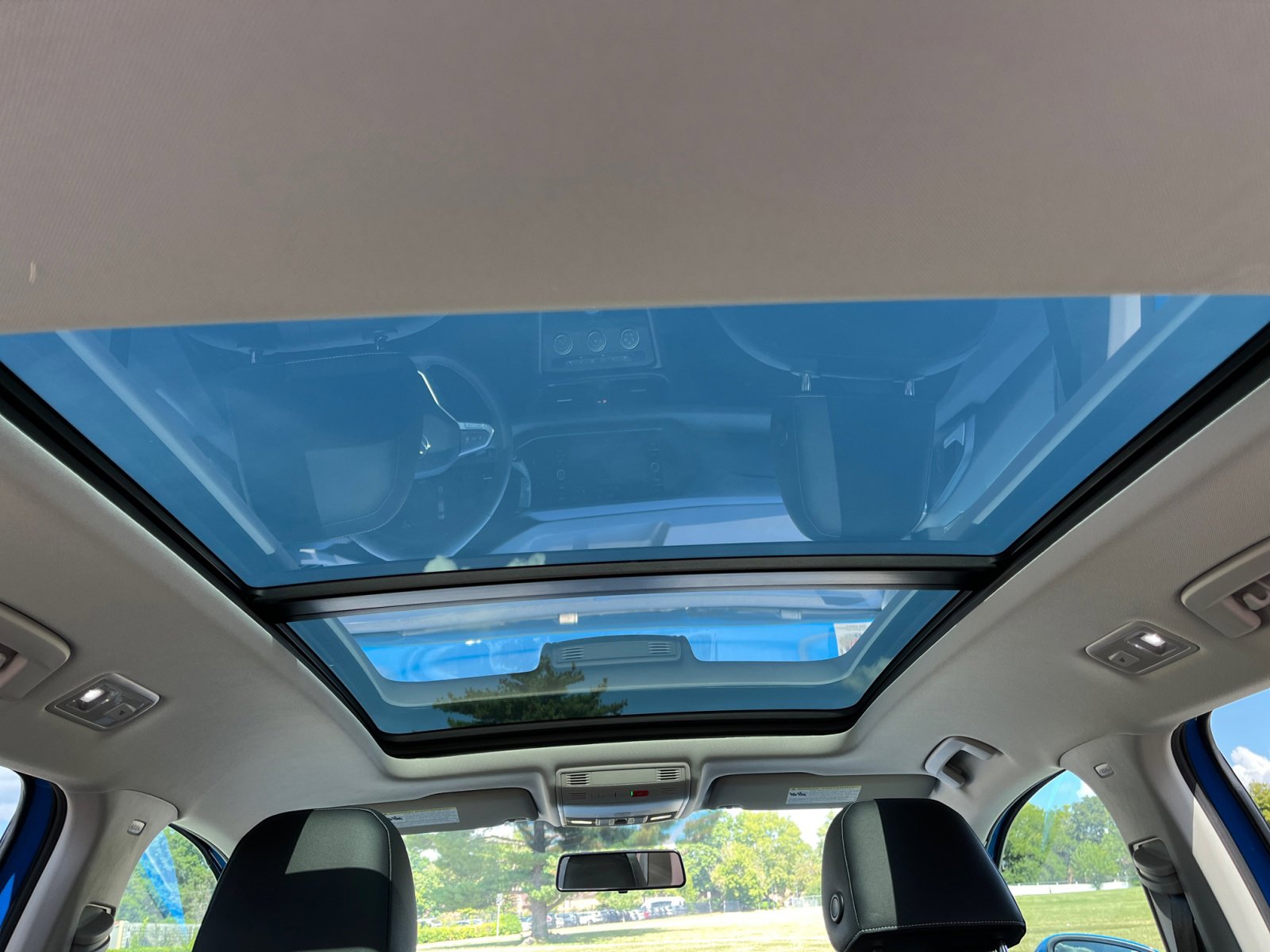 Used 2022 Volkswagen Taos SE w/ Panoramic Sunroof Package image 19