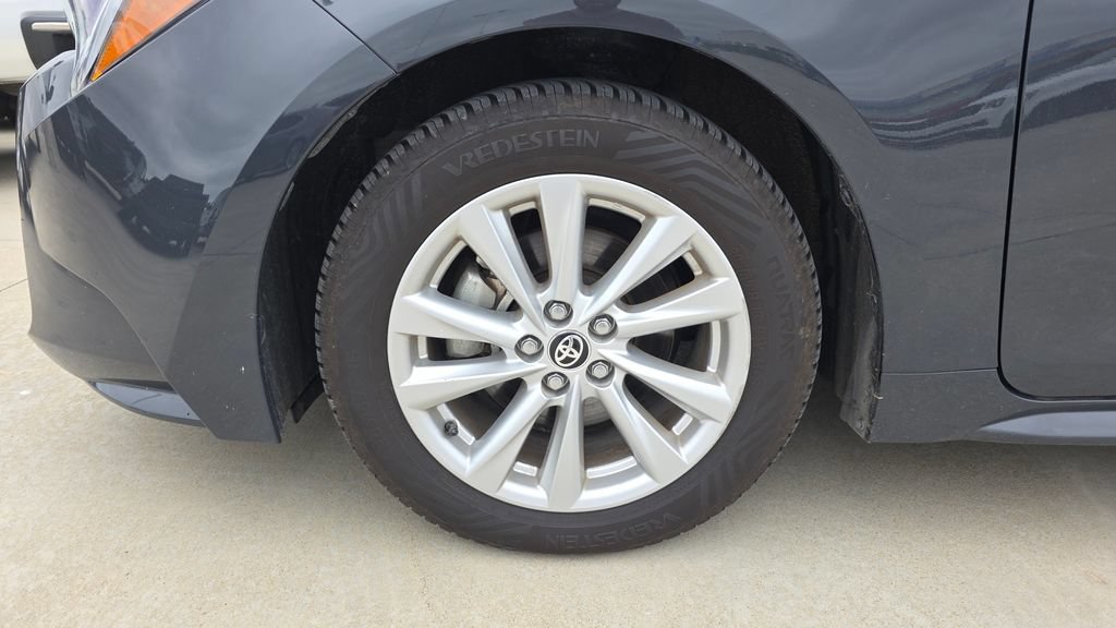 Used 2025 Toyota Corolla XLE FWD image 10
