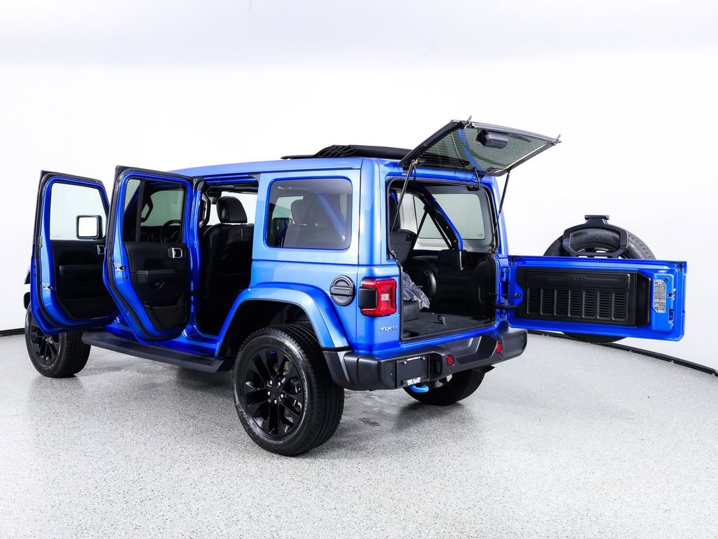 Used 2023 Jeep Wrangler Unlimited Sahara w/ Cold Weather Group AWD/4WD image 16