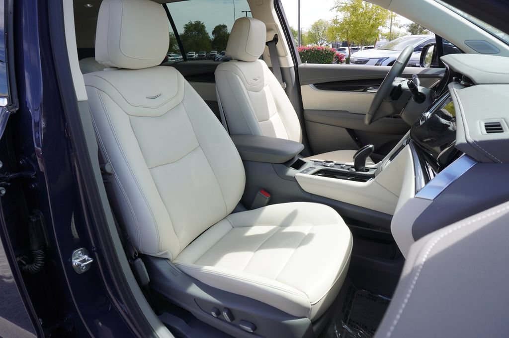 Certified 2025 Cadillac XT6 Premium Luxury FWD image 16