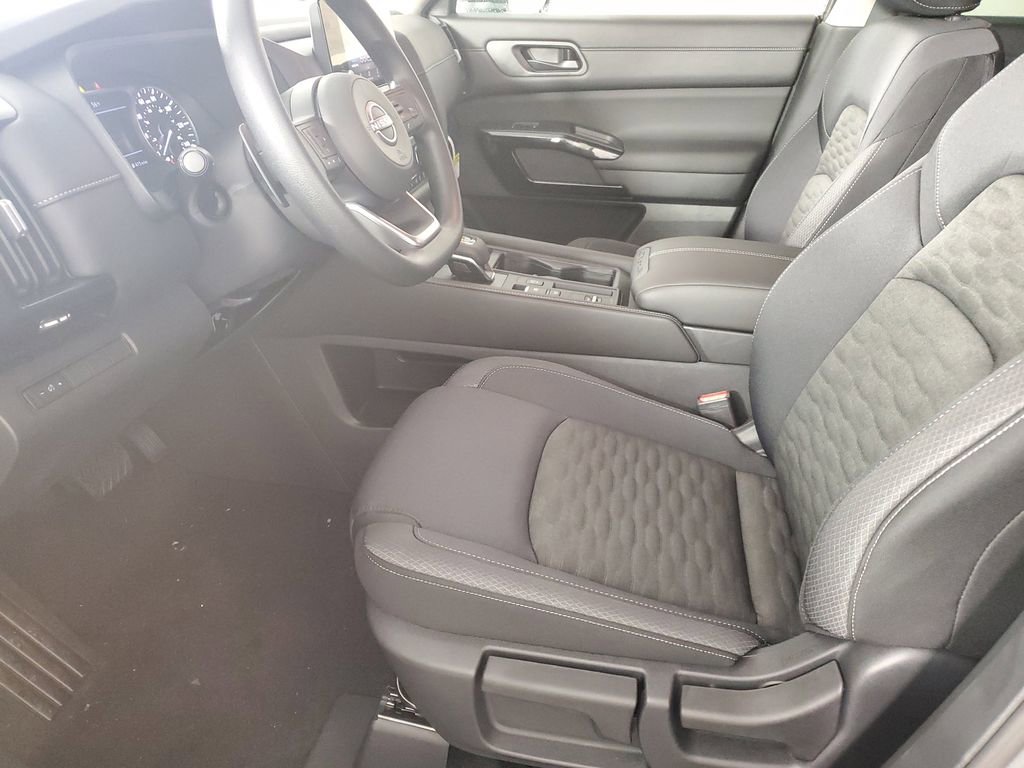 New 2025 Nissan Pathfinder S image 11