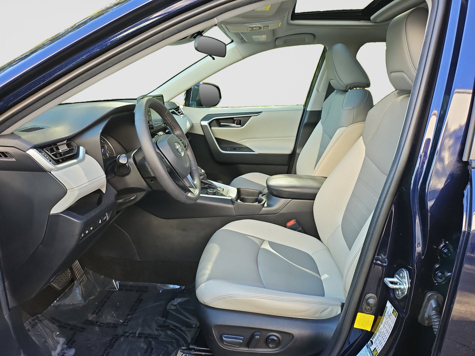 Used 2021 Toyota RAV4 XLE Premium AWD/4WD image 22