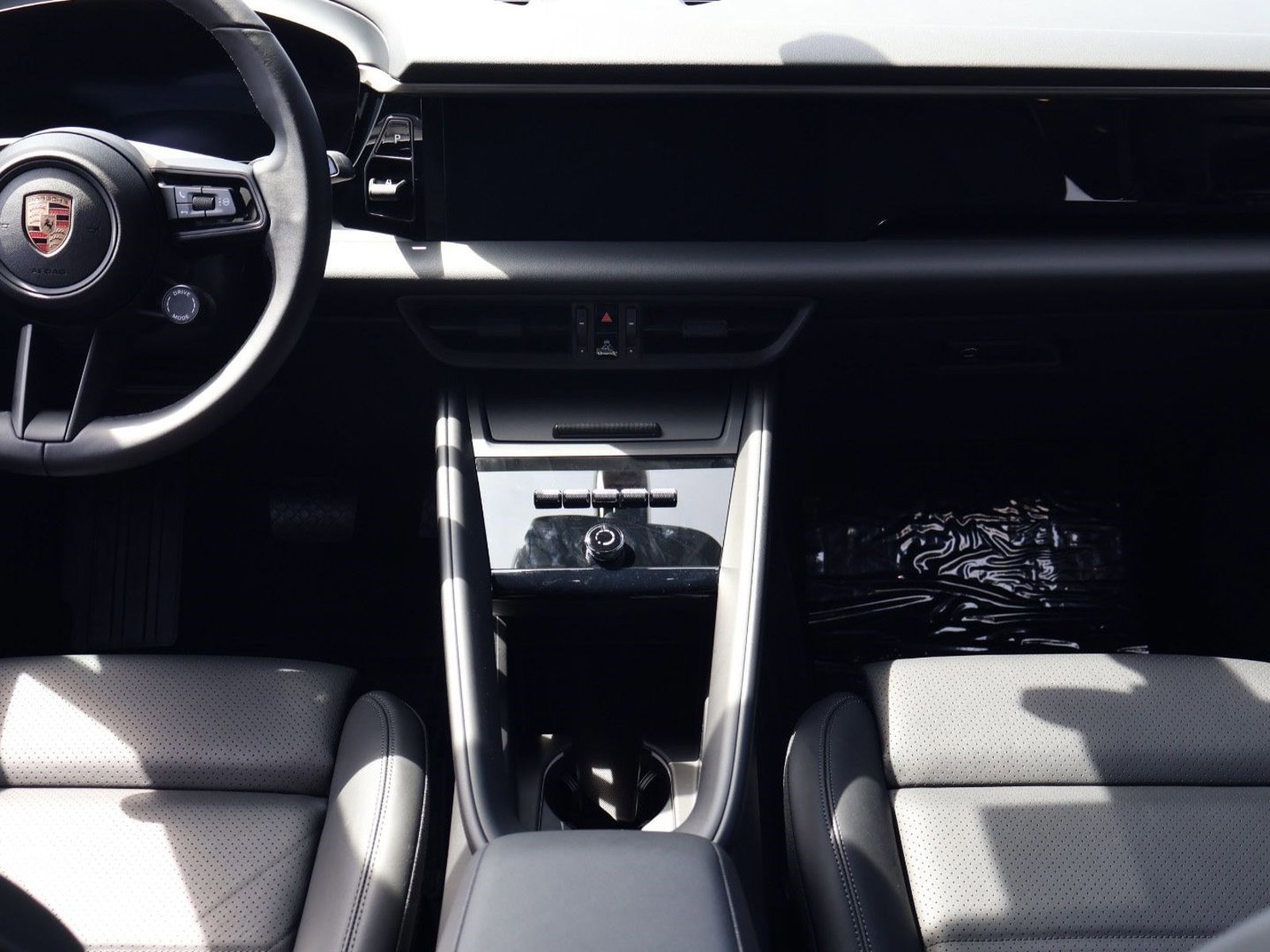 Certified 2025 Porsche Macan 4 Electric image 19