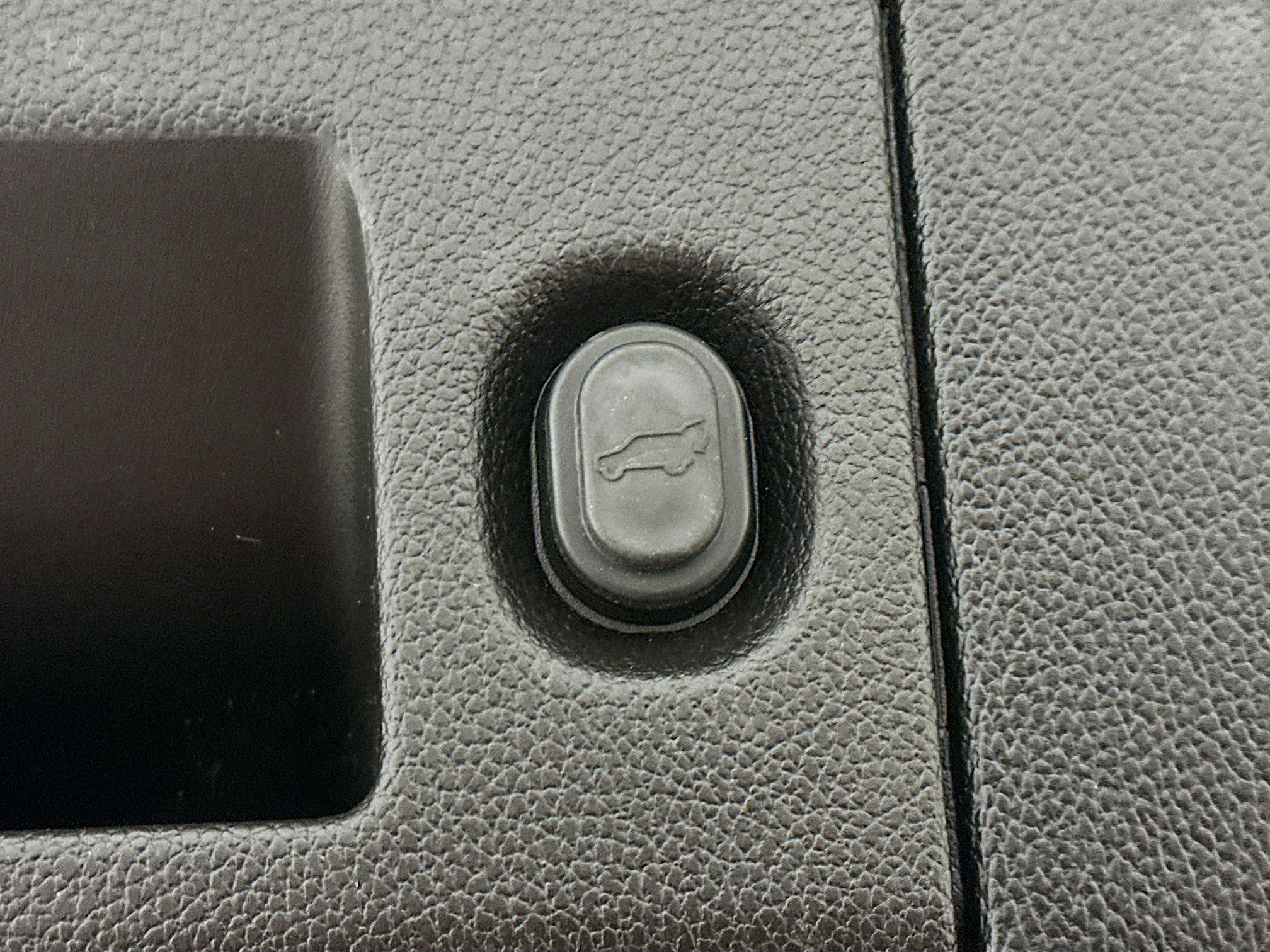 Used 2018 Cadillac Escalade Luxury image 33