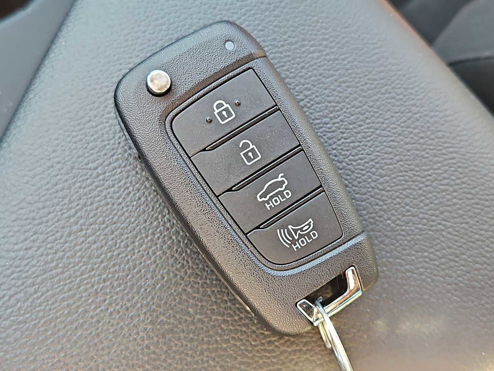 Certified 2025 Hyundai Elantra SE image 33