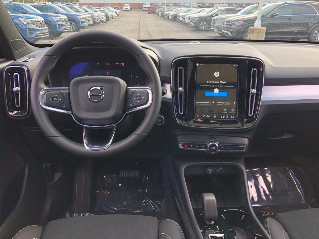 New 2026 Volvo XC40 B5 Ultra w/ Protection Package Premier AWD/4WD image 17