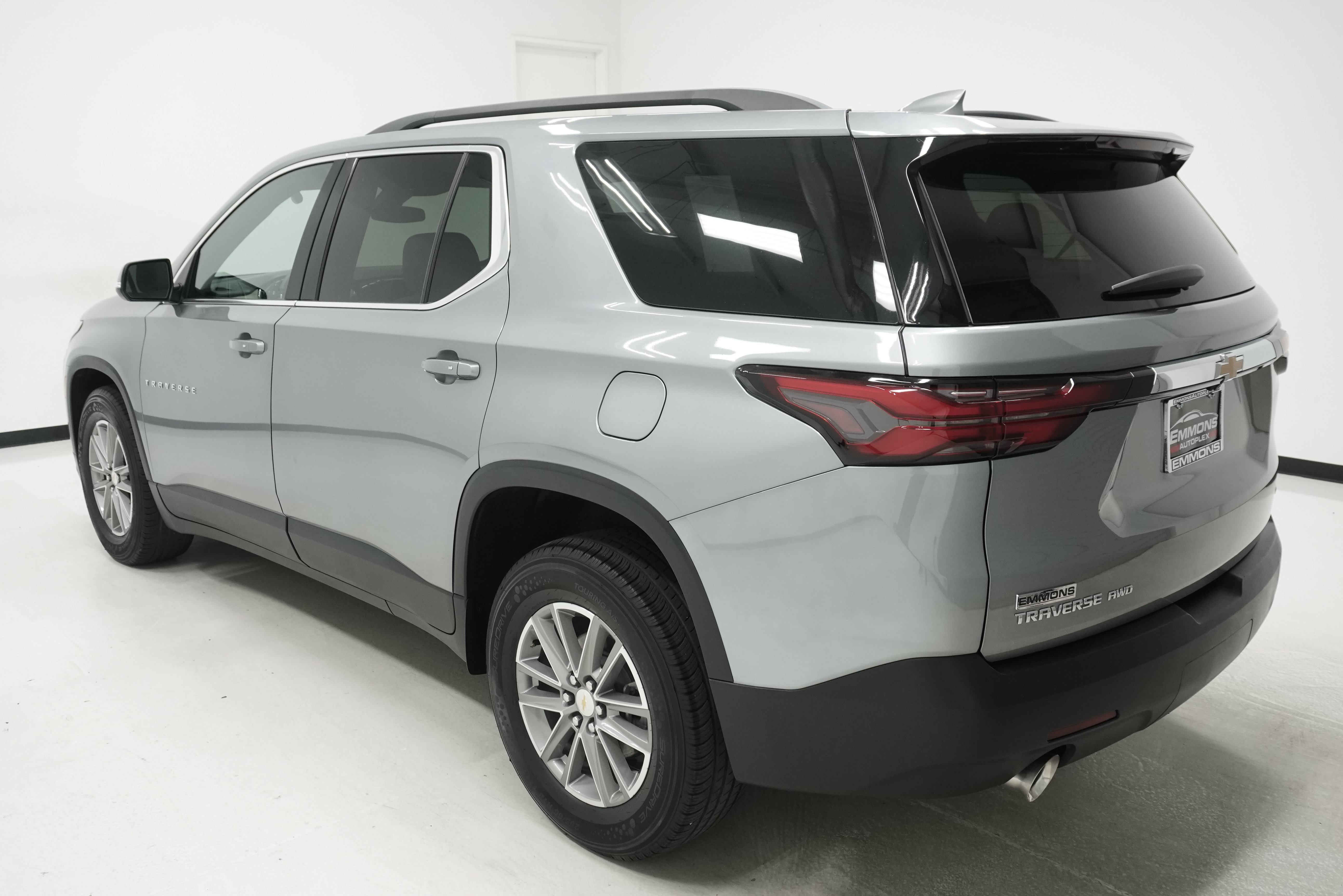 Used 2023 Chevrolet Traverse LT w/ LPO, Cargo Package AWD/4WD image 6