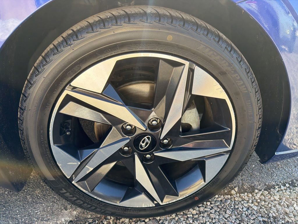 Used 2023 Hyundai Elantra Limited image 42