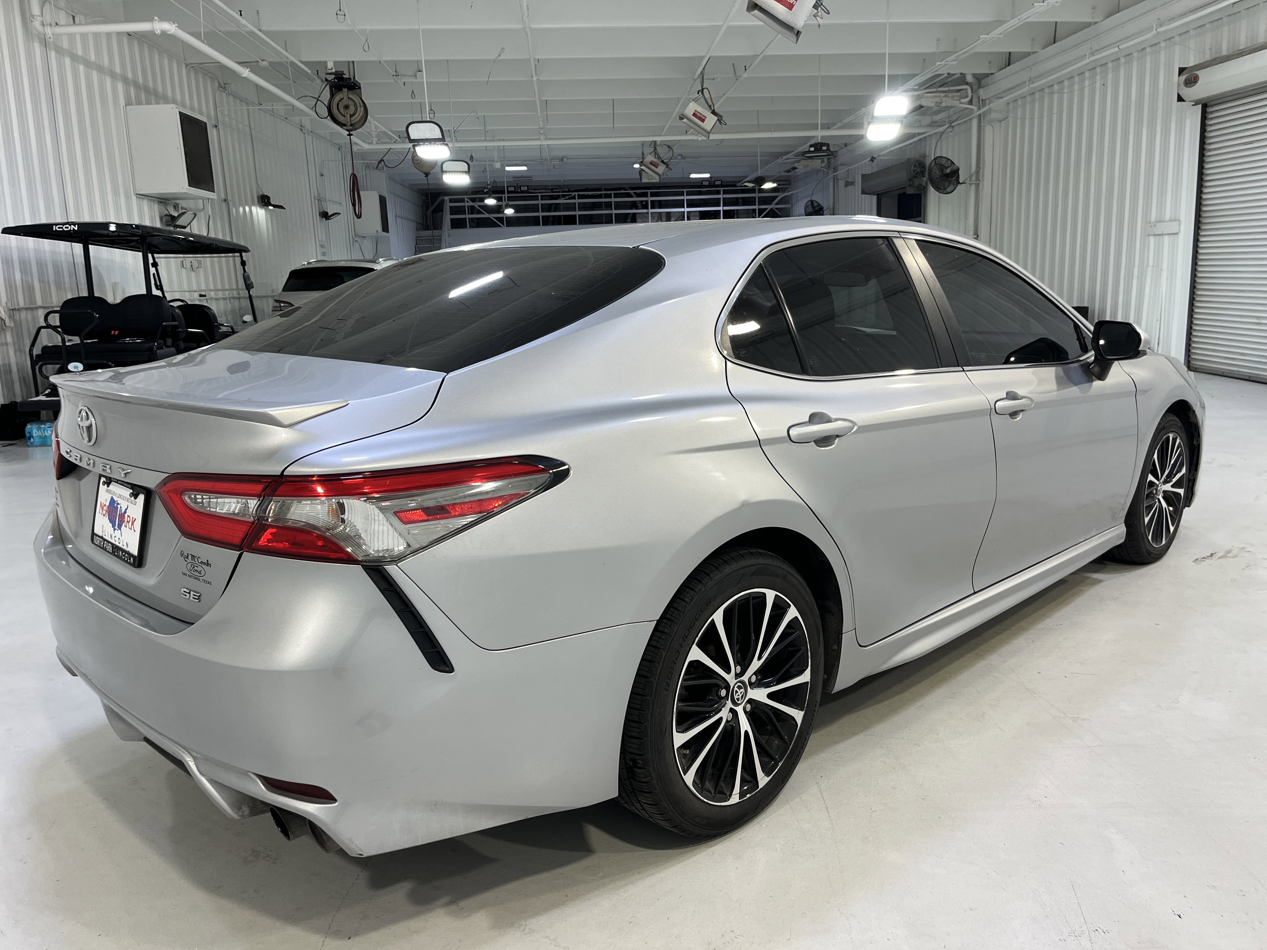 Used 2018 Toyota Camry SE image 10