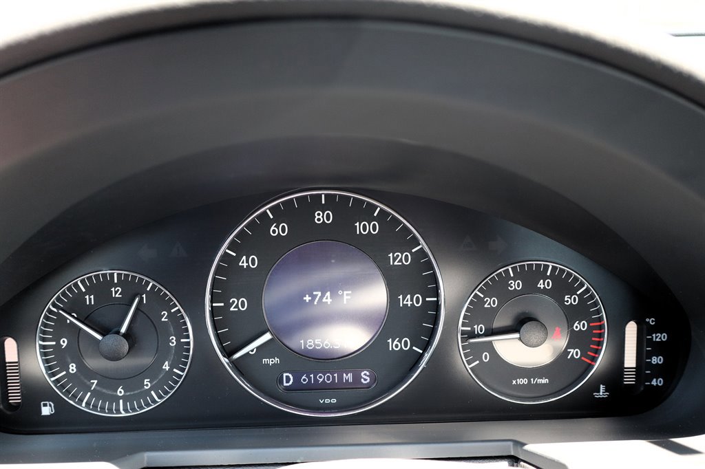 Used 2005 Mercedes-Benz E 500 4MATIC Sedan image 23