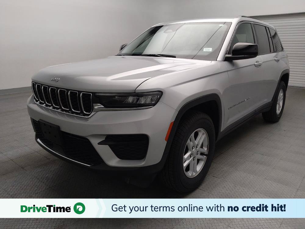 Used 2024 Jeep Grand Cherokee Laredo RWD image 1