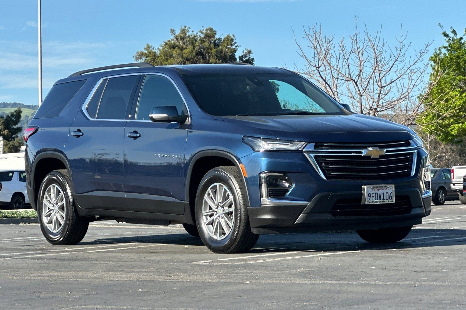 Certified 2023 Chevrolet Traverse LT image 2