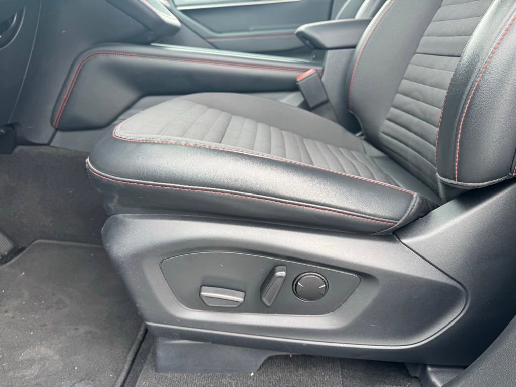 Used 2025 Ford Explorer ST-Line w/ ST-Line Street Pack image 6